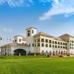 Отель Al Habtoor Polo Resort спортивное сооружение