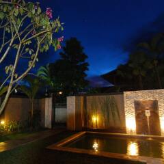 Отель Bali Rich Seminyak Villas бассейн