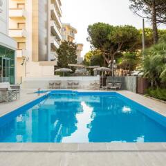 Hotel Continental Rimini Римини бассейн
