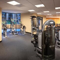 Отель Bluebird Suites at Mt. Vernon Triangle фитнесс-зал