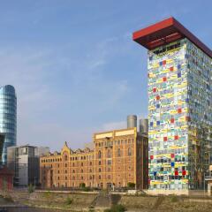 Отель Innside Dusseldorf Hafen Дюссельдорф городской автобус