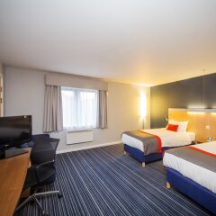 Отель Holiday Inn Express Edinburgh – Royal Mile Великобритания, Эдинбург - 1 отзыв об отеле, цены и фото номеров - забронировать отель Holiday Inn Express Edinburgh – Royal Mile онлайн комната для гостей фото 5