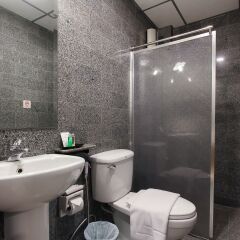 Отель D Varee Xpress Pula Silom Таиланд, Бангкок - отзывы, цены и фото номеров - забронировать отель D Varee Xpress Pula Silom онлайн ванная