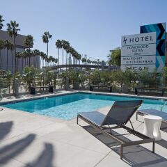 H Hotel Los Angeles, Curio Collection by Hilton бассейн