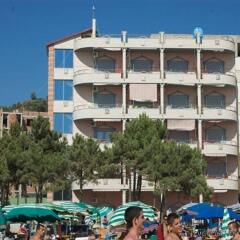 Hotel Benilva бассейн