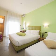 Hotel Ostuni Римини комната для гостей фото 4