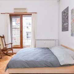 Отель FM Deluxe 1-BDR Apartment - Artist's Place Болгария, София - отзывы, цены и фото номеров - забронировать отель FM Deluxe 1-BDR Apartment - Artist's Place онлайн комната для гостей фото 3