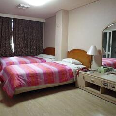 Brown Tourist Hotel сейф в номере