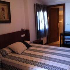 Отель Hostal Adelia Испания, Ла-Корунья - отзывы, цены и фото номеров - забронировать отель Hostal Adelia онлайн комната для гостей фото 4