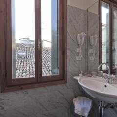 Отель Palazzo Cendon Piano Antico Италия, Венеция - 1 отзыв об отеле, цены и фото номеров - забронировать отель Palazzo Cendon Piano Antico онлайн ванная фото 2