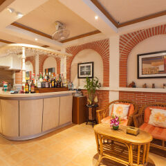 Отель Karon Sunshine Guesthouse & Bar интерьер отеля фото 2