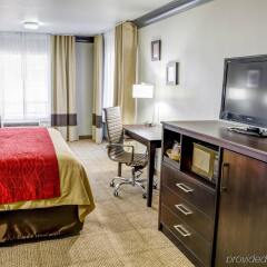 Отель Comfort Inn And Suites Near Universal Studios Лос-Анджелес удобства в номере фото 2