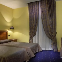 Diplomatic Hotel комната для гостей