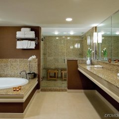 DoubleTree by Hilton Chicago - Arlington Heights in Arlington Heights, United States of America from 160$, photos, reviews - zenhotels.com bathroom