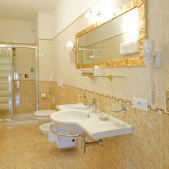 Hotel Borgo dei Poeti Wellness Resort Манерба-дель-Гарда ванная
