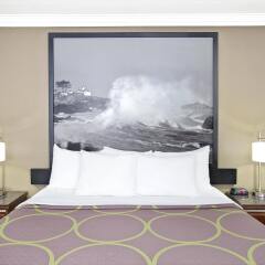Отель Super 8 by Wyndham Los Angeles-Culver City Area комната для гостей