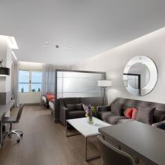 Отель Holiday Suites комната для гостей фото 4