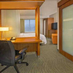 Отель SpringHill Suites by Marriott New York LaGuardia Airport США, Нью-Йорк - отзывы, цены и фото номеров - забронировать отель SpringHill Suites by Marriott New York LaGuardia Airport онлайн удобства в номере
