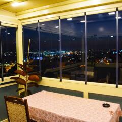 Апартаменты Camelot Apartment гостиничный бар