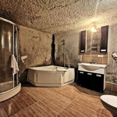 Falcon Cave Suites Турция, Гёреме - 1 отзыв об отеле, цены и фото номеров - забронировать отель Falcon Cave Suites онлайн ванная фото 2
