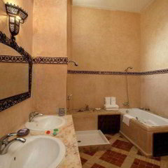 Отель Riad Fes El Bali Марокко, Фес - отзывы, цены и фото номеров - забронировать отель Riad Fes El Bali онлайн ванная