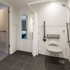 Отель Holiday Inn Express Malta Мальта, Сан Джулианс - отзывы, цены и фото номеров - забронировать отель Holiday Inn Express Malta онлайн ванная фото 2