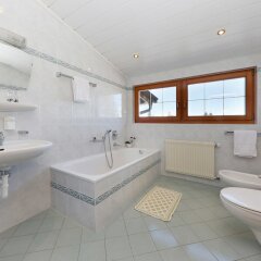 Отель Gasthof Zum Grünen Baum Италия, Лана - отзывы, цены и фото номеров - забронировать отель Gasthof Zum Grünen Baum онлайн ванная