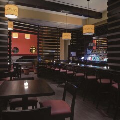 Отель Hilton New York Fashion District США, Нью-Йорк - отзывы, цены и фото номеров - забронировать отель Hilton New York Fashion District онлайн гостиничный бар