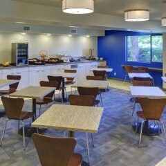 Отель Accent Inns Victoria Канада, Саанич - отзывы, цены и фото номеров - забронировать отель Accent Inns Victoria онлайн питание фото 2