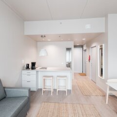 Отель Forenom ApartHotel Vantaa Tikkurila Финляндия, Вантаа - отзывы, цены и фото номеров - забронировать отель Forenom ApartHotel Vantaa Tikkurila онлайн комната для гостей фото 5