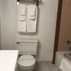 Отель 99 Palms Inn & Suites ванная