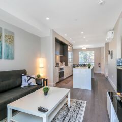 Отель Modern Townhouse at Marine by Elevate Rooms Канада, Ванкувер - отзывы, цены и фото номеров - забронировать отель Modern Townhouse at Marine by Elevate Rooms онлайн комната для гостей фото 3