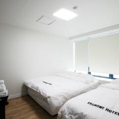 Отель Ekonomy Myeongdong Central Сеул комната для гостей фото 2