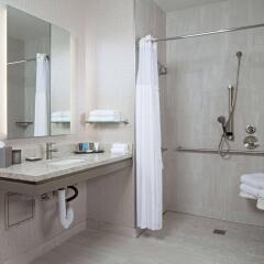 H Hotel Los Angeles, Curio Collection by Hilton ванная