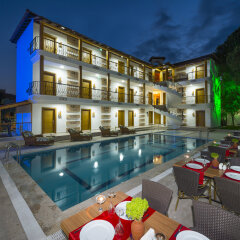 Amore Hotel бассейн