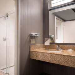 Отель Courtyard Milpitas Silicon Valley ванная