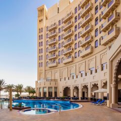 Отель The Ajman Palace бассейн фото 2