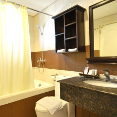 Отель Crosswinds Resort Suites Филиппины, Тагайтай - отзывы, цены и фото номеров - забронировать отель Crosswinds Resort Suites онлайн ванная фото 2
