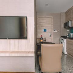 Отель Adelphi Suites Bangkok в номере фото 2