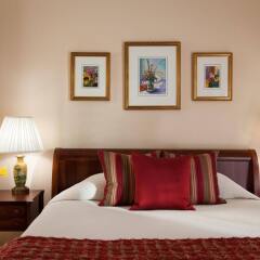 Отель Embassy Circle Guest House комната для гостей фото 2