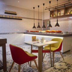 Отель Holiday Inn Northampton West M1 Junc 16 гостиничный бар