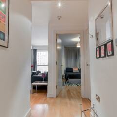 Отель Spacious 1 Bedroom Flat for 2 in Manchester Великобритания, Манчестер - отзывы, цены и фото номеров - забронировать отель Spacious 1 Bedroom Flat for 2 in Manchester онлайн комната для гостей фото 5
