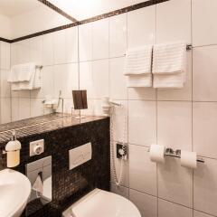 Отель Best Western Plus Hotel St. Raphael Германия, Гамбург - отзывы, цены и фото номеров - забронировать отель Best Western Plus Hotel St. Raphael онлайн ванная
