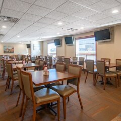 Отель Service Plus Inns & Suites Calgary Канада, Калгари - отзывы, цены и фото номеров - забронировать отель Service Plus Inns & Suites Calgary онлайн питание фото 3