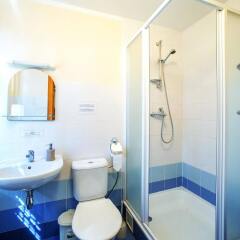 Отель Litinterp Guesthouse Klaipeda Литва, Клайпеда - отзывы, цены и фото номеров - забронировать отель Litinterp Guesthouse Klaipeda онлайн ванная фото 2