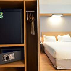 Отель Hilton Garden Inn Milan North Италия, Милан - - забронировать отель Hilton Garden Inn Milan North, цены и фото номеров сейф в номере