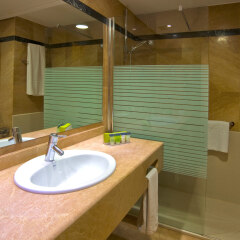Hotel Silken Amara Plaza ванная