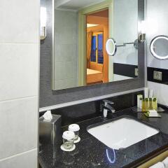 Doubletree By Hilton Hotel Izmir - Alsancak ванная фото 2