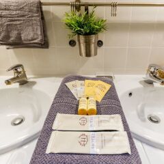 Апартаменты Little Italy Apartment 140m2 ванная