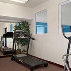 Отель Days Inn & Suites Romeoville фитнесс-зал фото 3